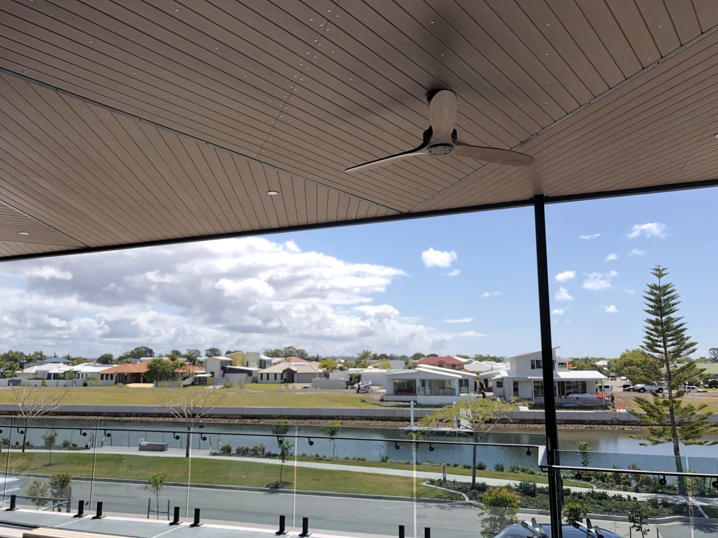 WPC Kev Ua Lag Luam Kev Lag Luam- 广州圆航 - 第 3 组 - 张丽霞